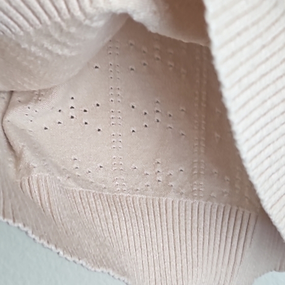 Puffed Short Sleeve Sweater - Picture 4 of 4